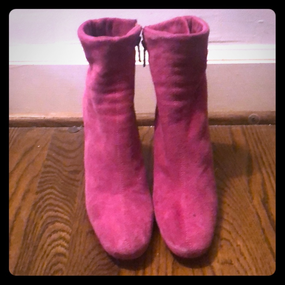 Pink suade pumps